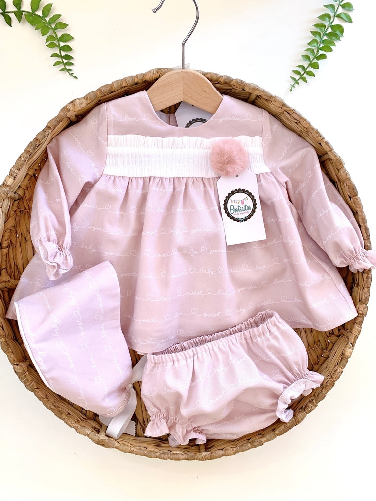 Conjunto 3 piezas rosa con pompón rosa, vestido, calzón y gorro (18 meses)