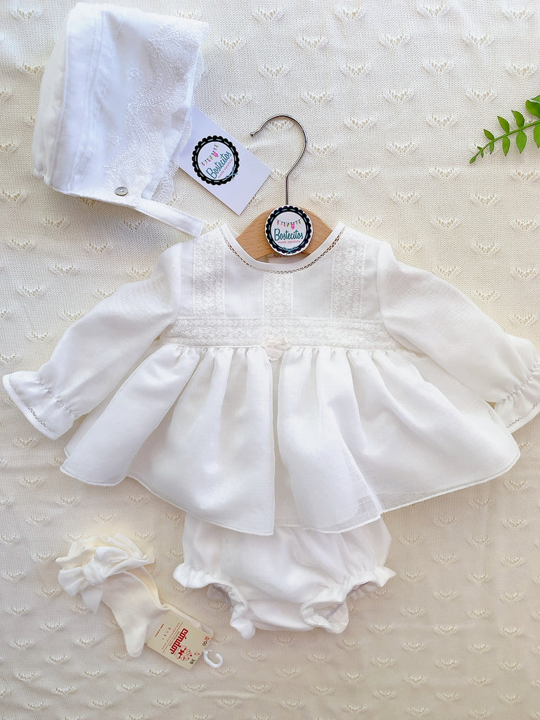 Conjunto vestido corto con calzón beige ceremonia