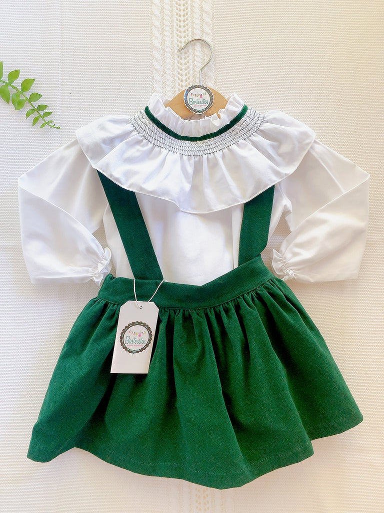Conjunto overol falda verde terciopelo con camisa blanca manga larga cuello bordado
