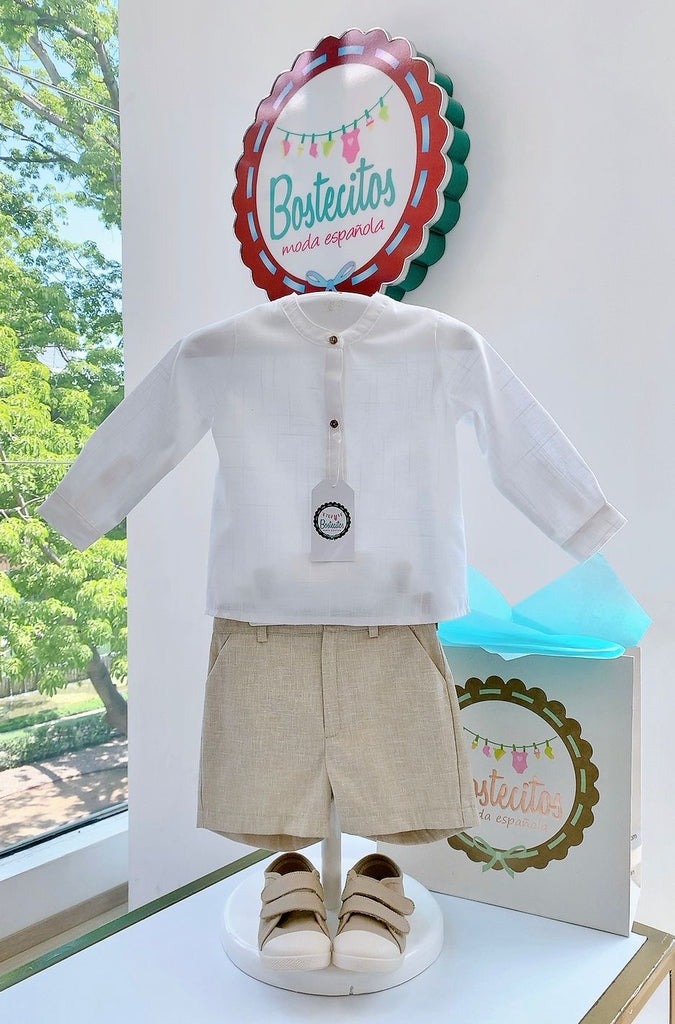 Conjunto camisa blanca con short color caqui