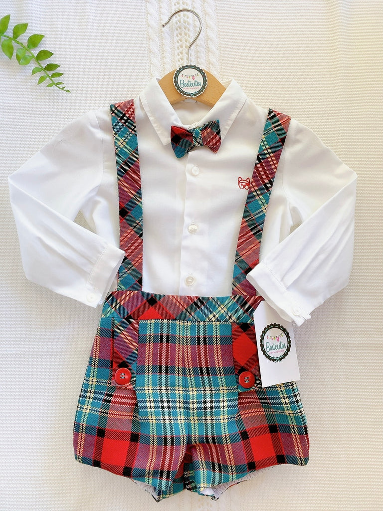 Short con tirantes navideño con moño y camisa blanca