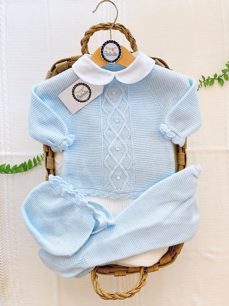 Tejido azul con cuello blanco