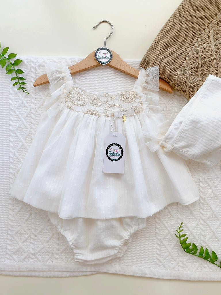 Conjunto beige bordado al frente café y mono(24 meses)