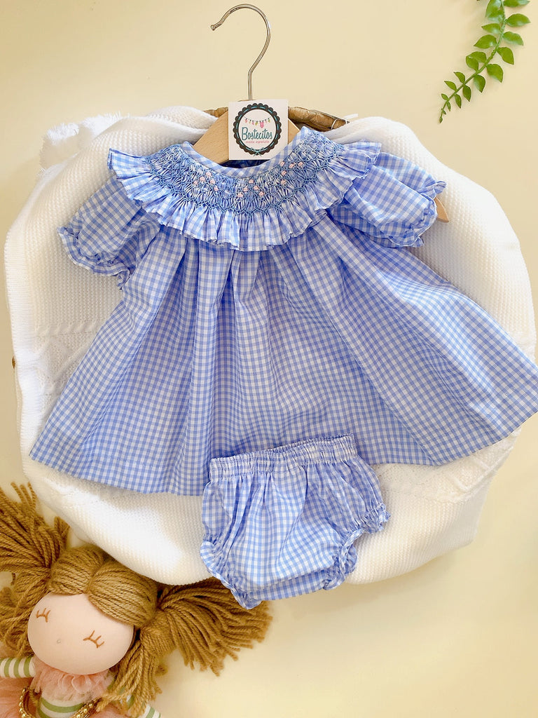 Conjunto calzon con vestidito cuello bordado a mano