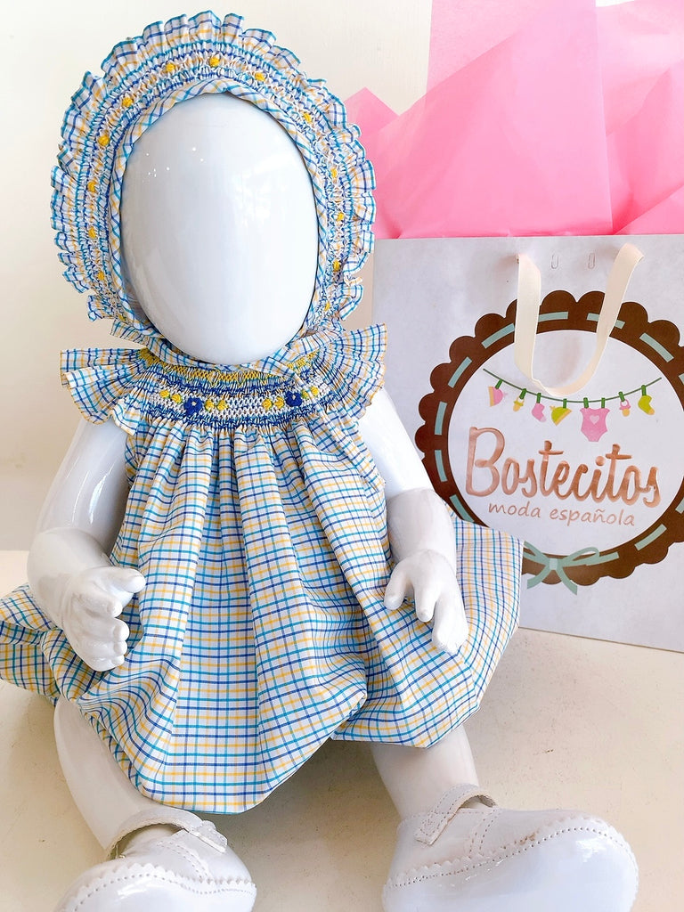 Ranita bordada cuadros azules y amarillo  con gorrito bordado