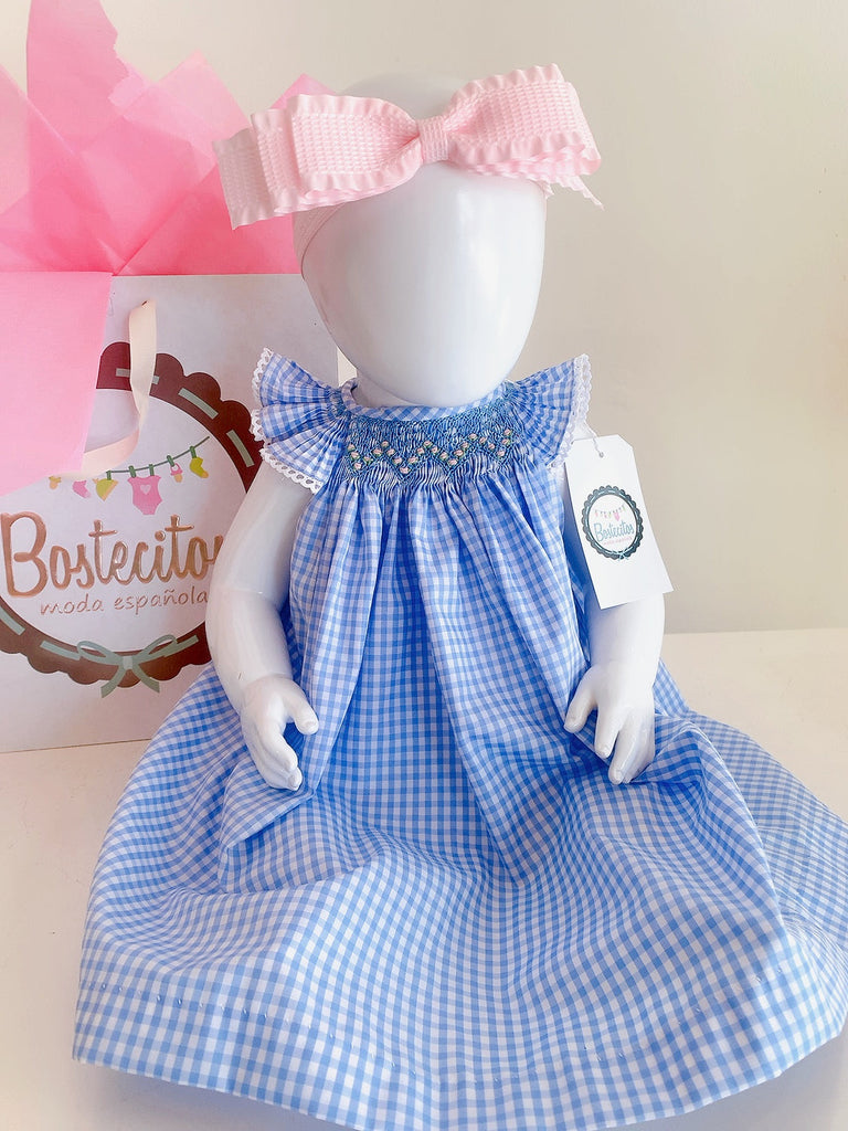 Batita cuadros azul con blanco bordada a mano