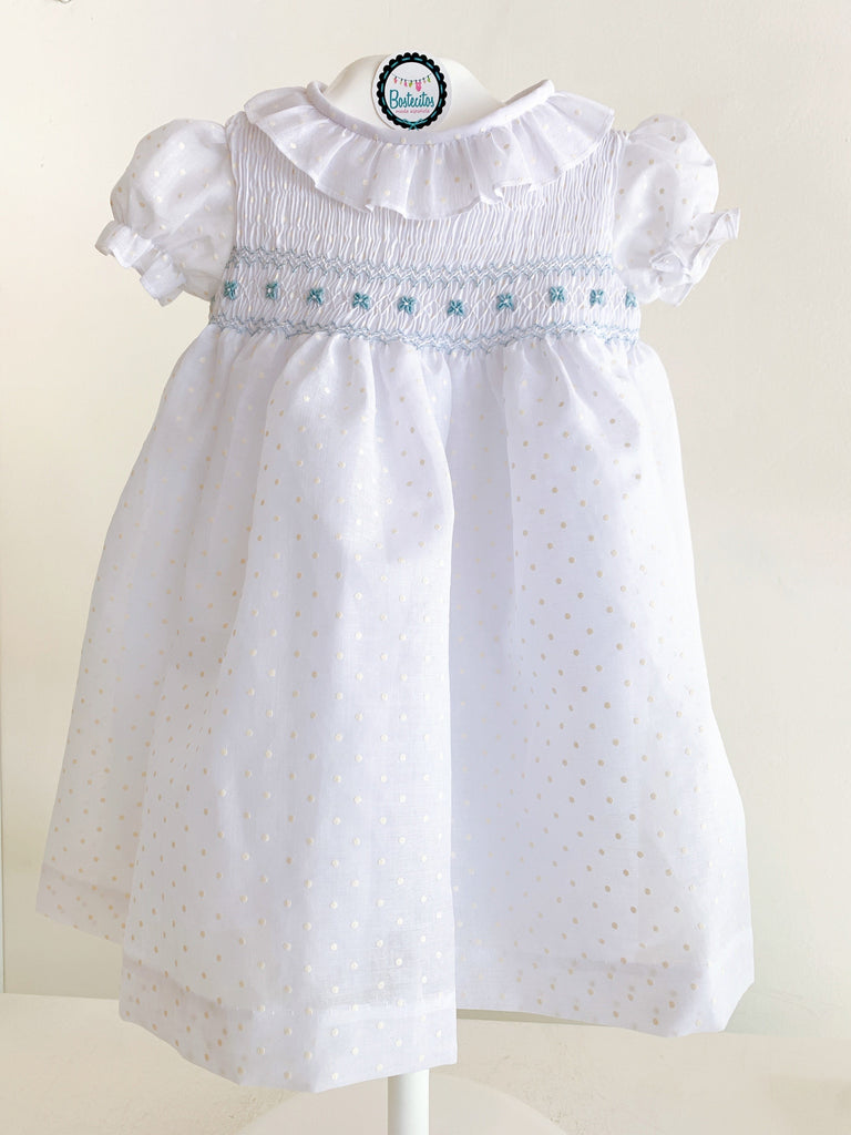 Vestido blanco puntos blancos bordado flores azules