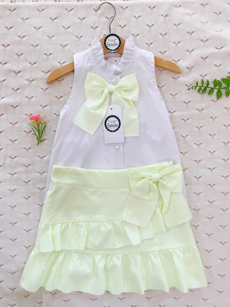 CONJUNTO BLUSA BLANCA MOÑO FALDA VERDE