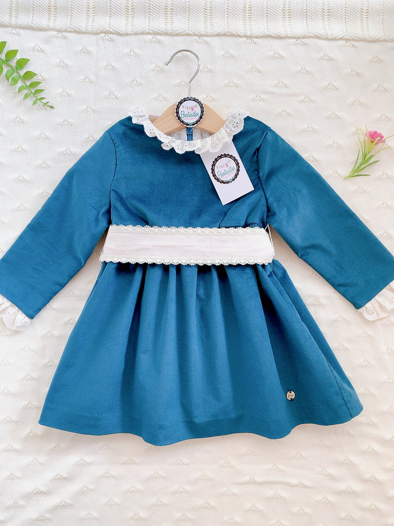 Vestido terciopelo azul verde con lazo beige