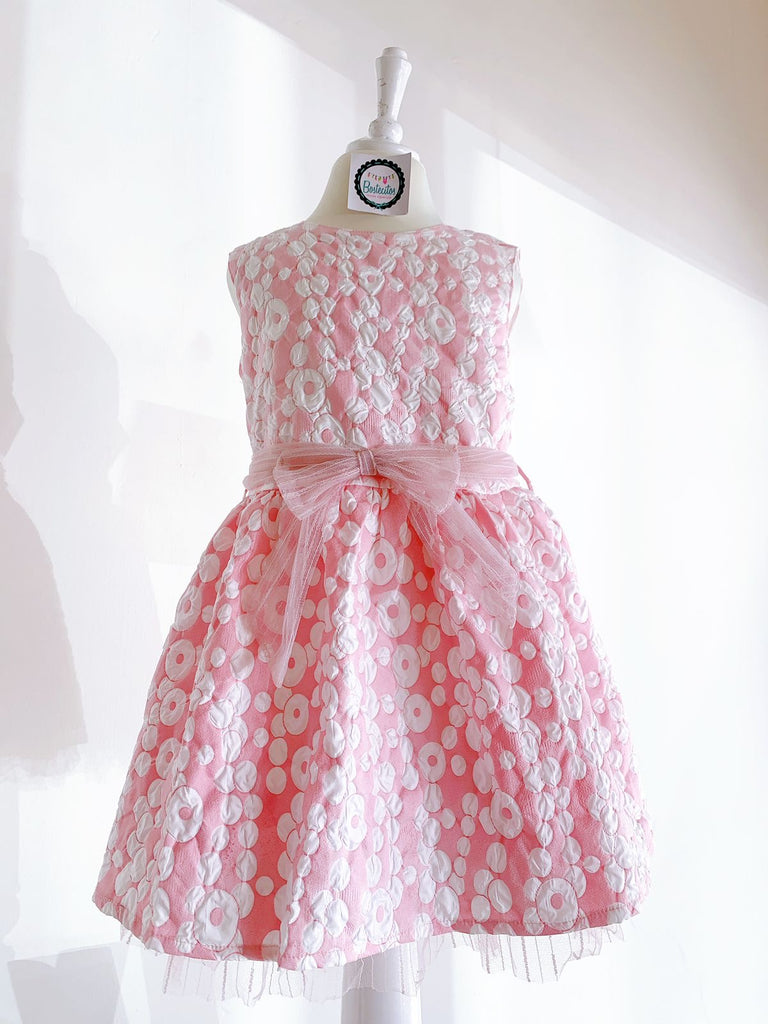 Vestido rosa con bolitas blancas y moño de tul rosa | Bostecitos