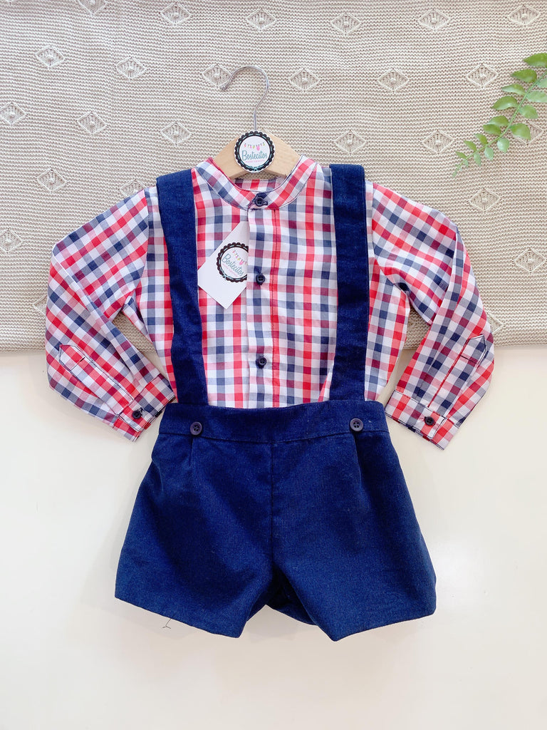 Conjunto short con tirante pana azul marino con camisa cuadros rojos con azul marino