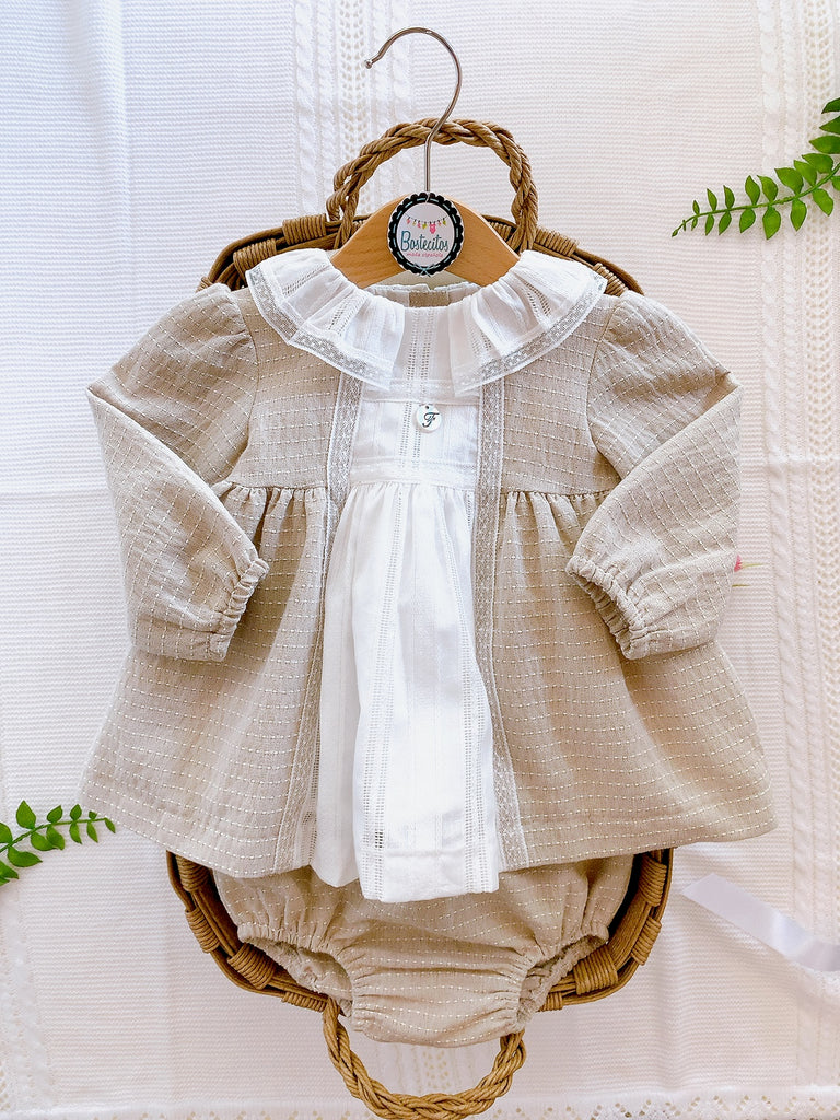 Conjunto vestido corto con calzoncito color caqui cuello Olán blanco