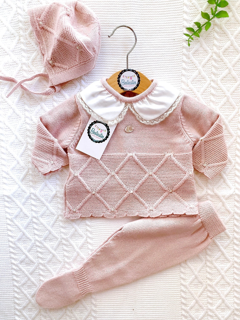 Tejido español rosa palo con cuello beige liso con Olán abajo rombos (1 mes)