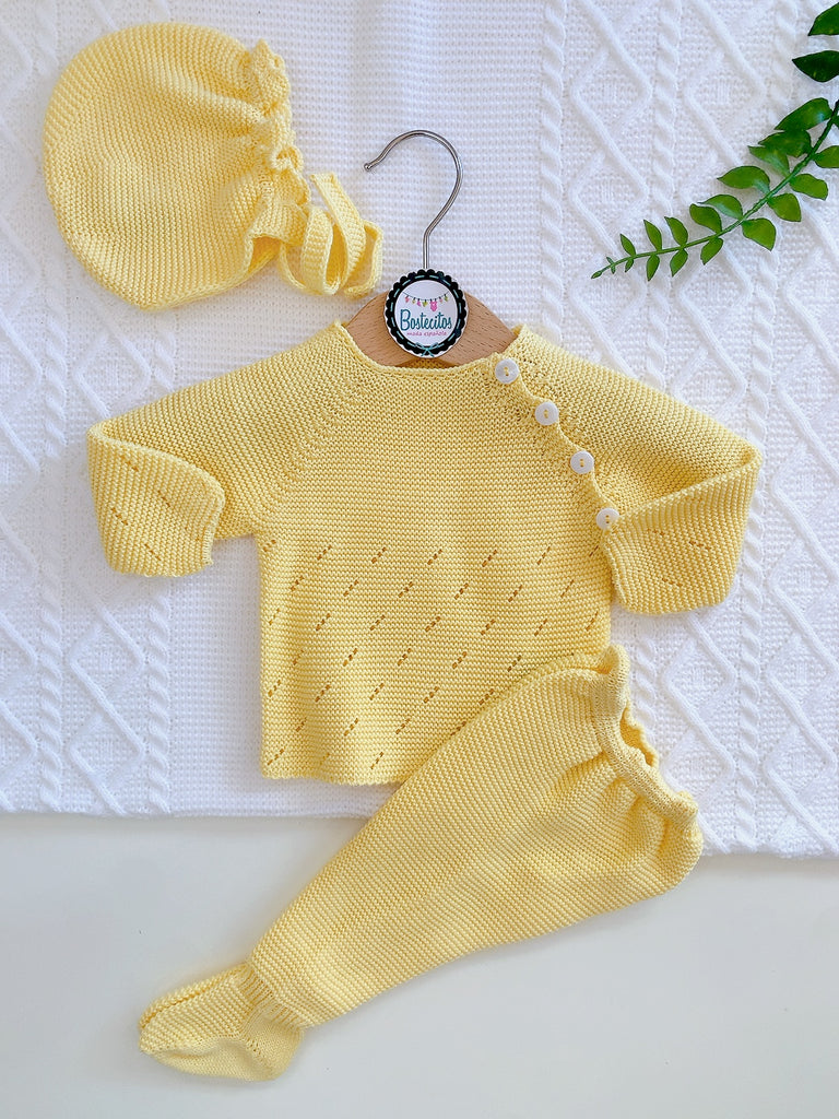 Conjunto tejido amarillo 3 piezas con 3 botones por un lado (1 mes)