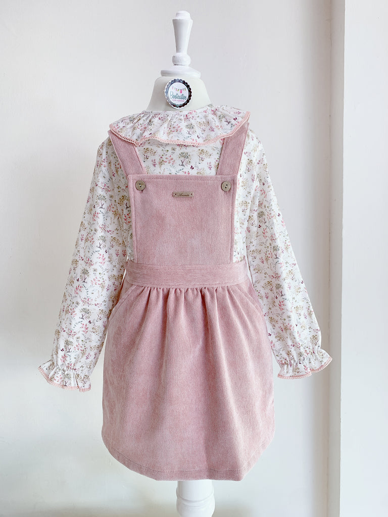 Overol vestido rosa palo con blusa flores cuello circular (5 años)