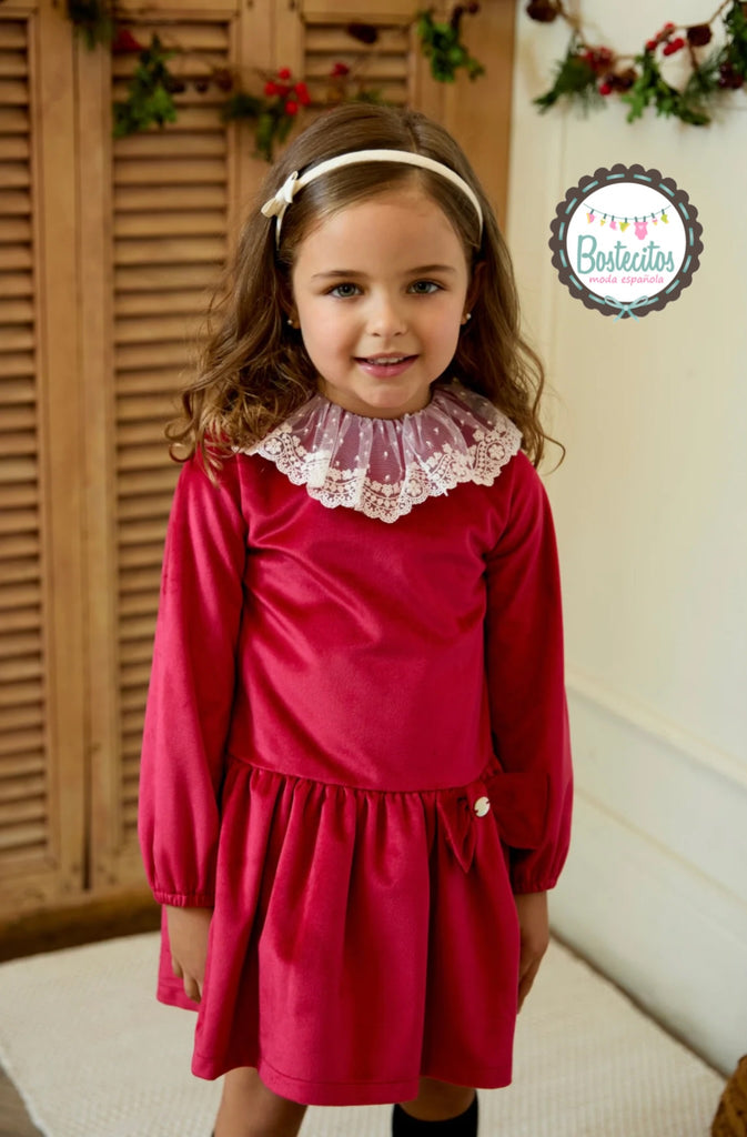 Vestido rojo terciopelo con cuello Olán