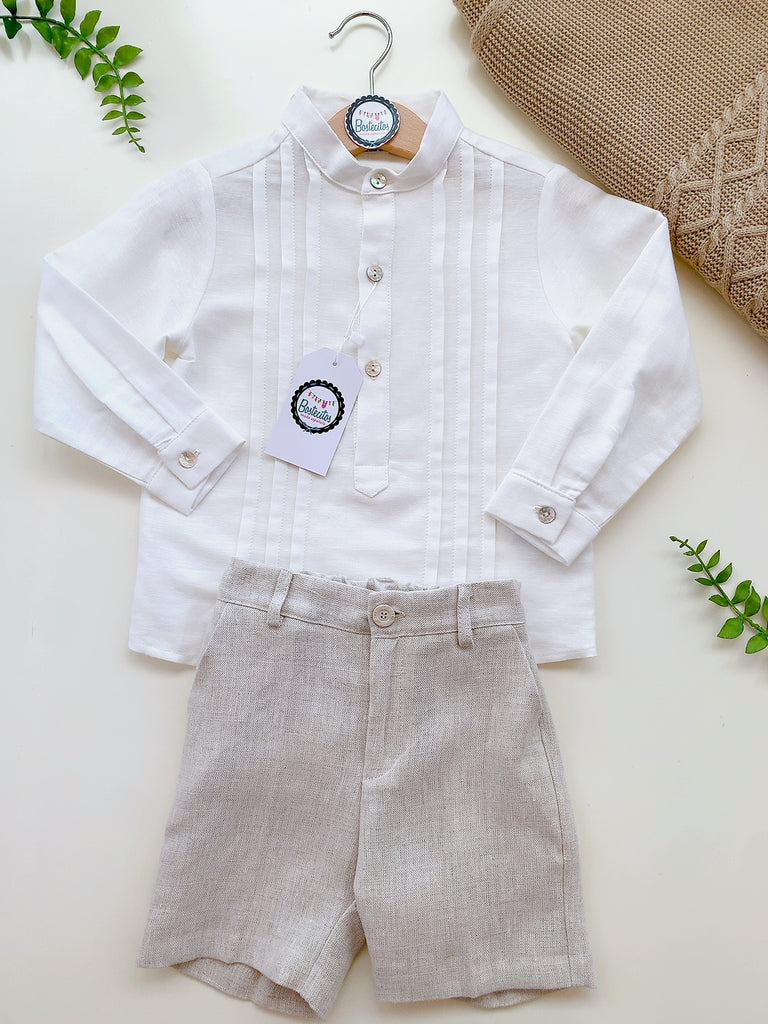 Conjunto ceremonia camisa plisada beige con short color caqui