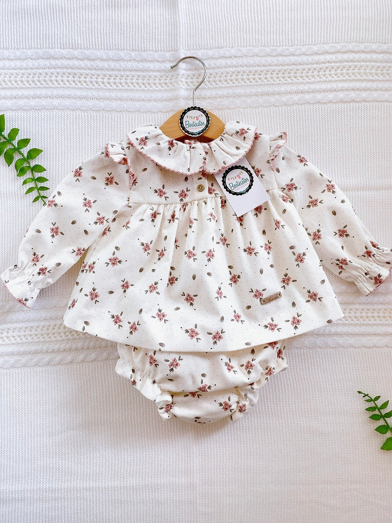 Conjunto vestido corto con calzón beige estampado flores