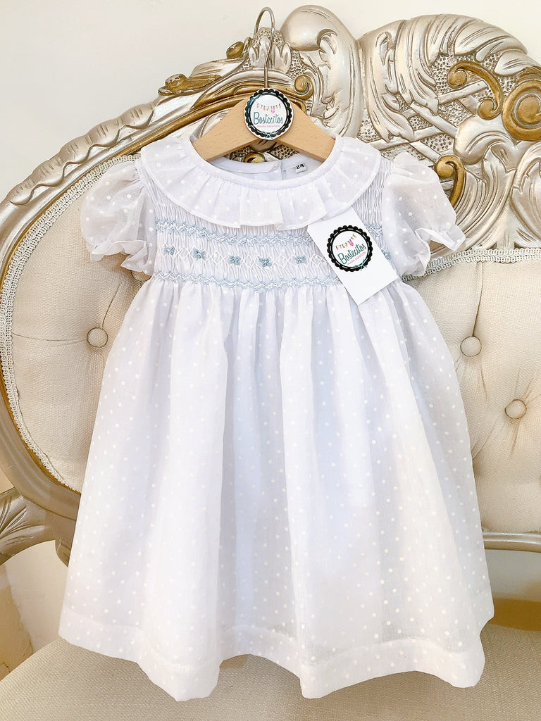 Vestido blanco puntos blancos bordado flores azules