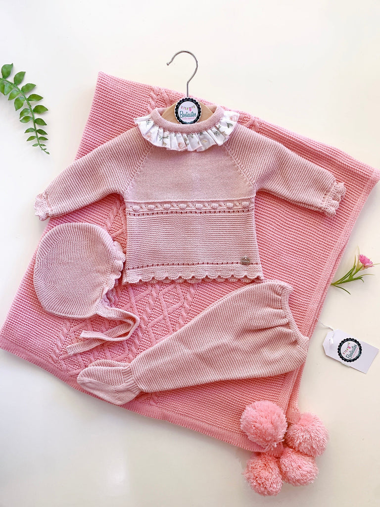 Tejido coral cuello con olán estampado (3 meses)