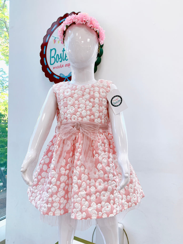 Vestido rosa con bolitas blancas y moño de tul rosa