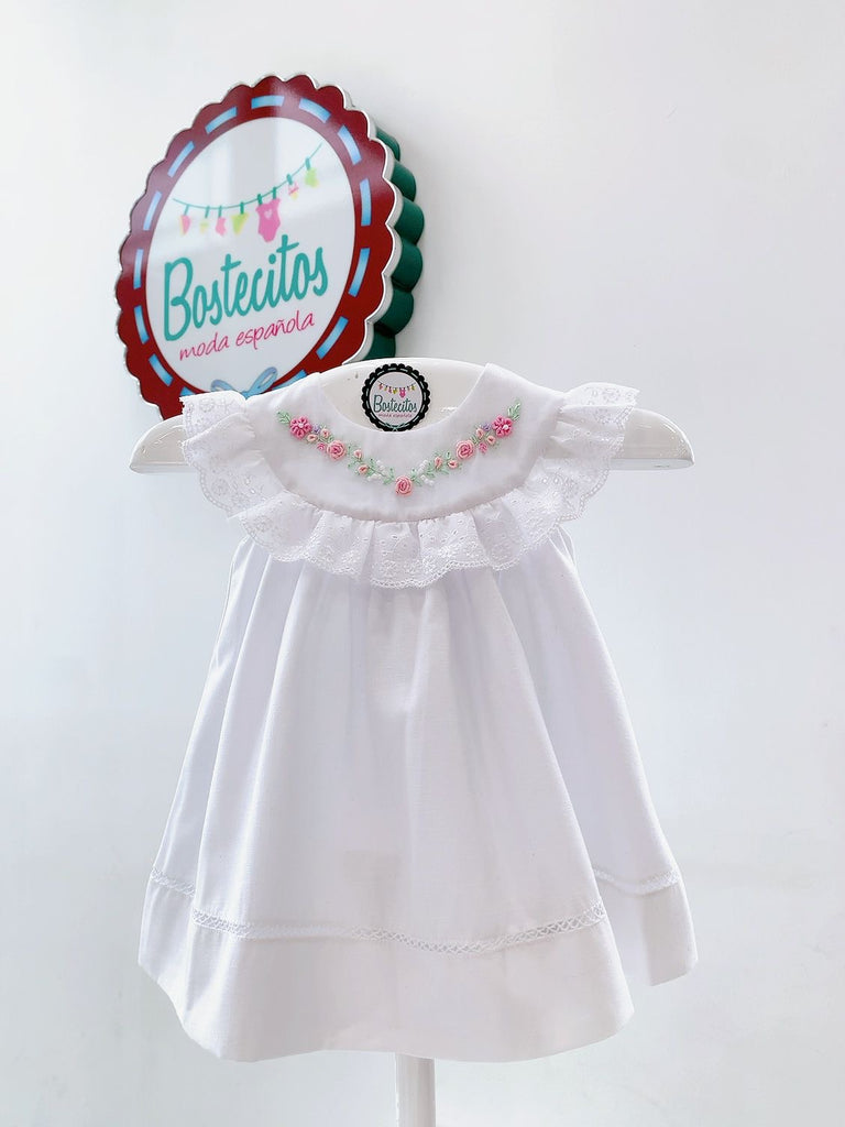 Conjunto blanco cuello bordado con flores rosas (6 meses)