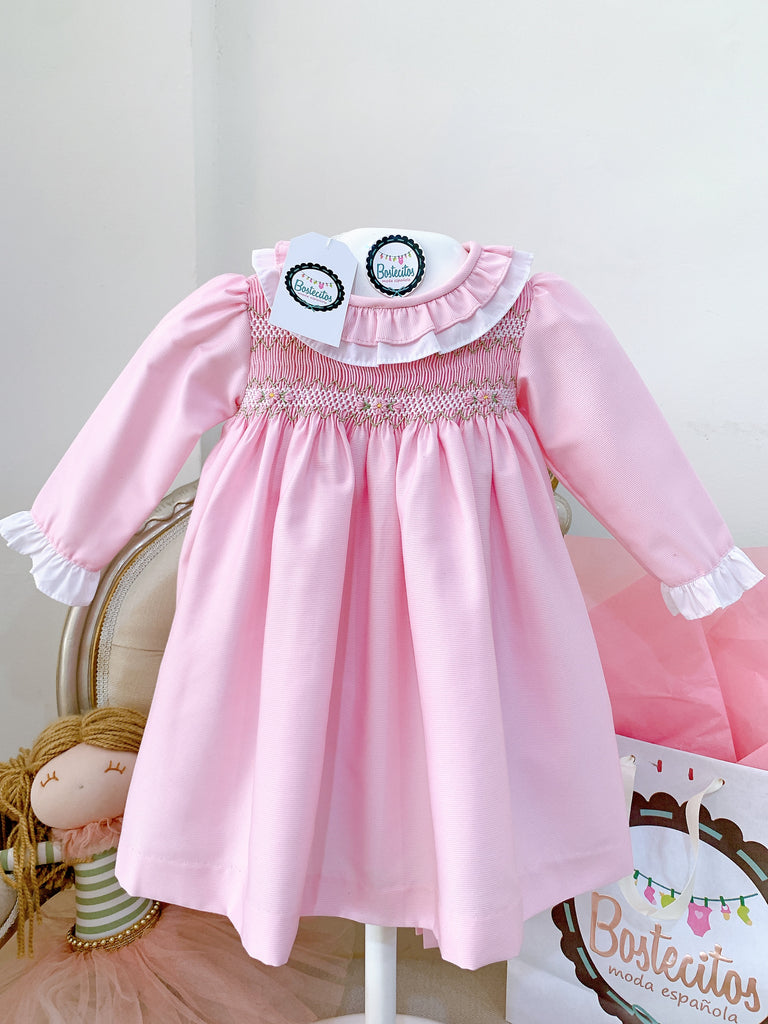 Vestido rosa bebé  bordado a mano manga larga detalle blanco en manga