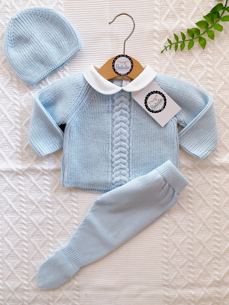 Tejido español tejido azul bebé trenzado en medio cuello blanco (1 mes)