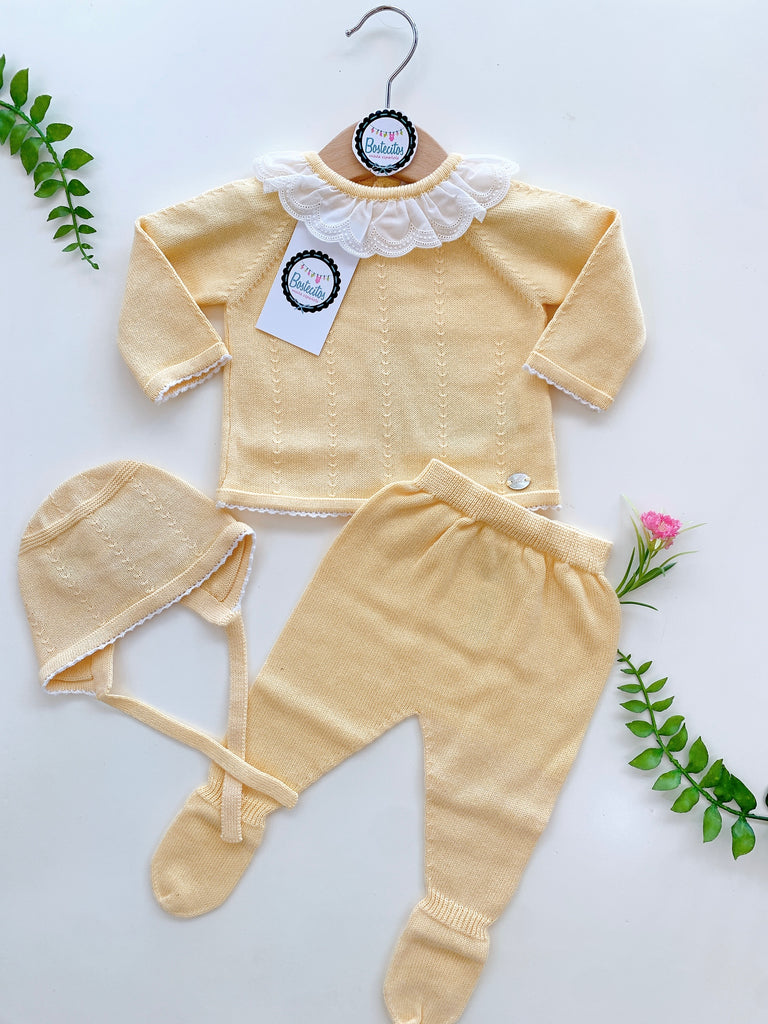 Tejido español amarillo 3 piezas Olán en cuello beige (0-1 mes)
