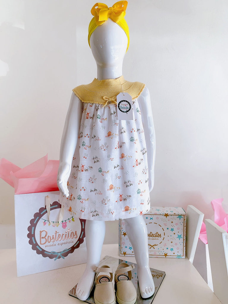 Vestido español cuello bordado amarillo con estampado granja