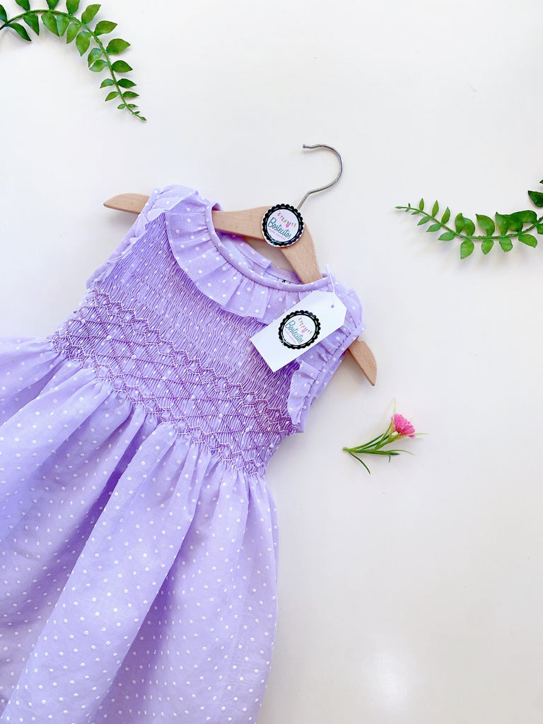 Vestido color lavanda puntitos blancos bordado