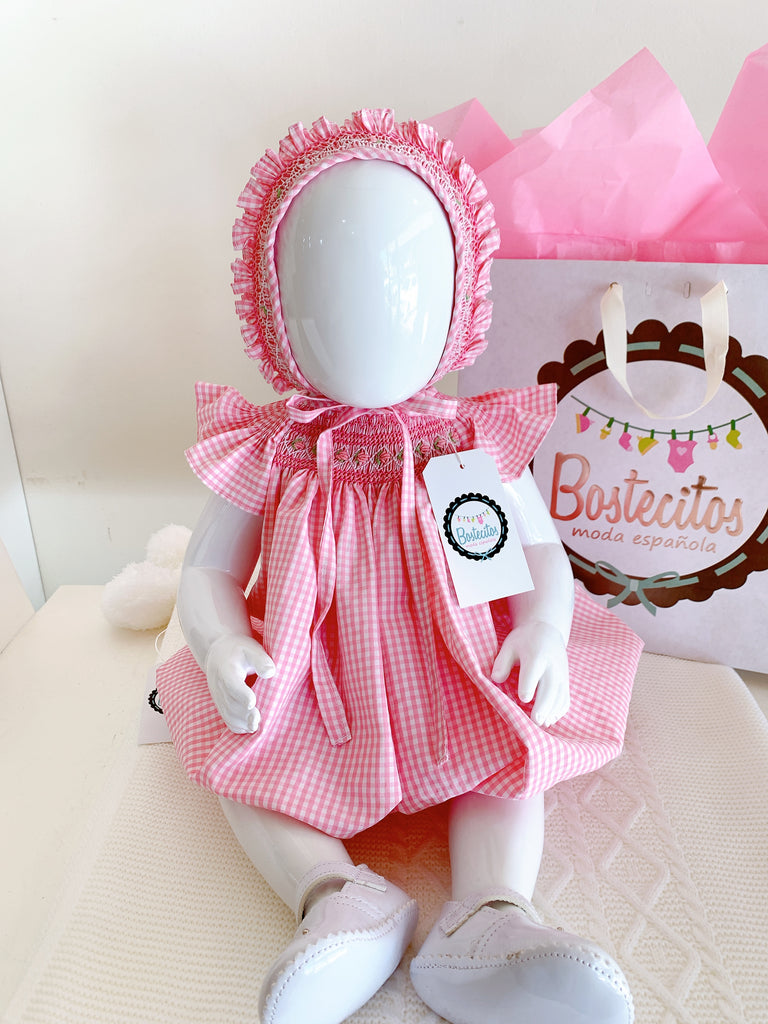 Ranita con gorro cuadros rosas con blanco bordado a mano (12 meses)