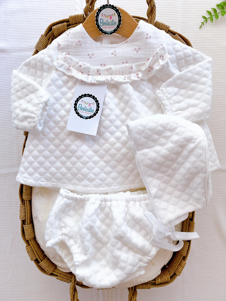 Conjunto Español tres piezas vestido blanco con detalles Estrellitas en cuello, gorro y calzón