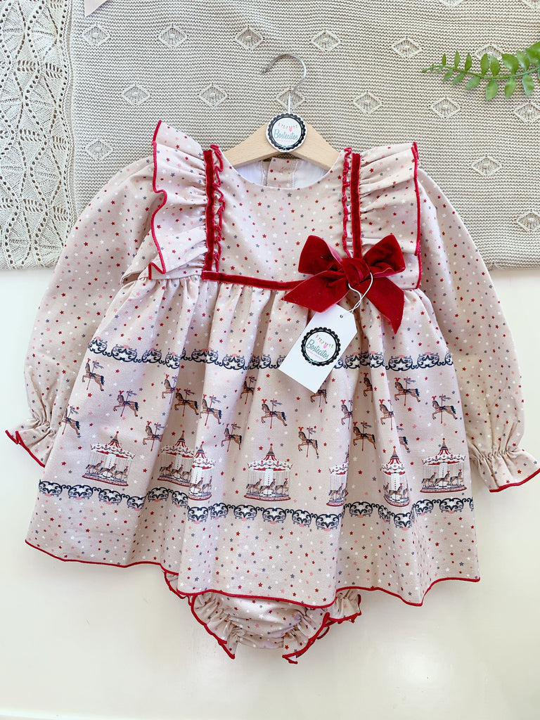 Vestido café estampado caballos con moño tinto (5 años )