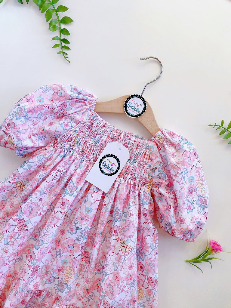 Vestido flores coral flores mangas pomposas