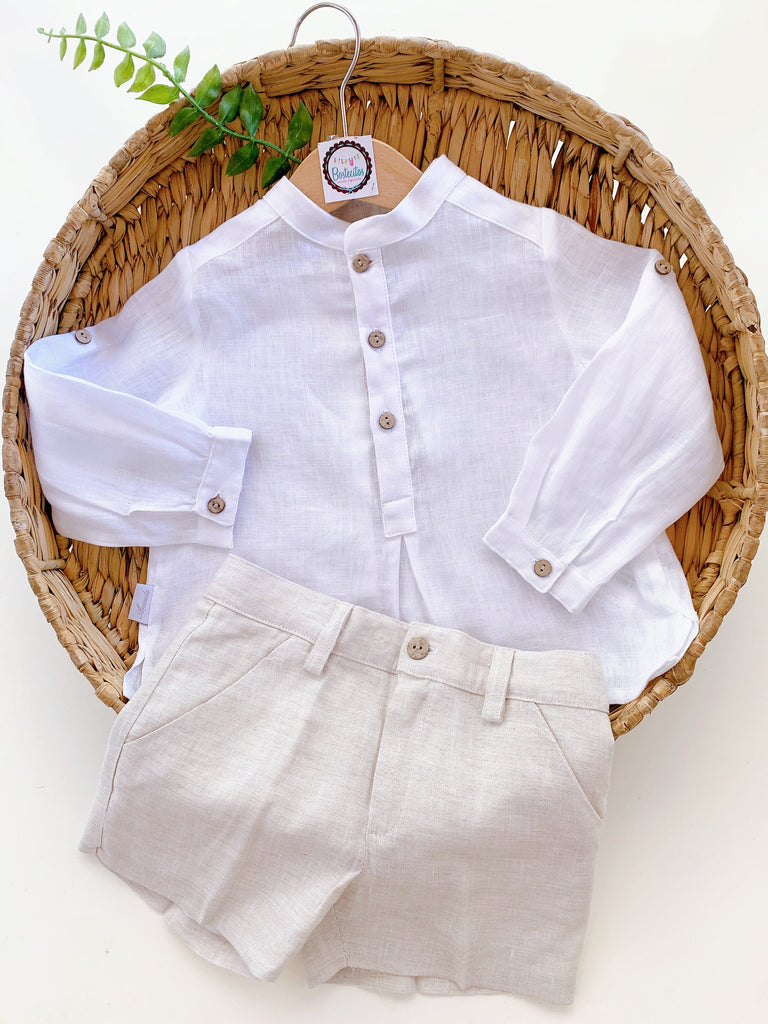 Conjunto short beige camisa blanca