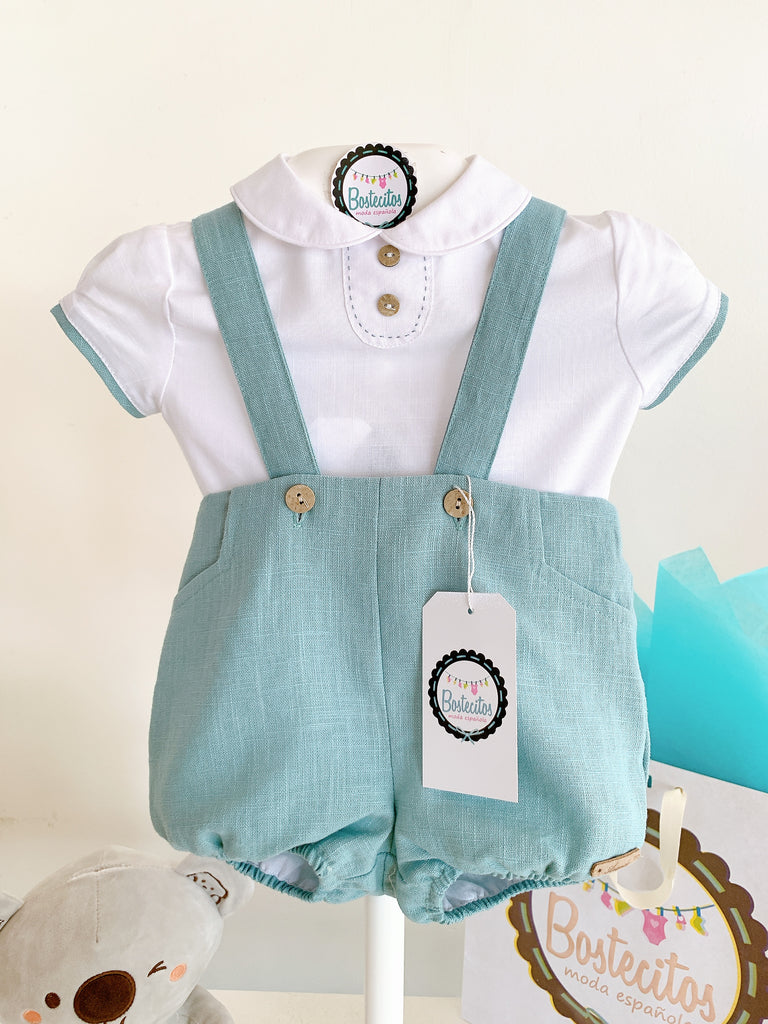 Conjunto español short con tirantes lino azul verde con camisa blanca detalles en manga