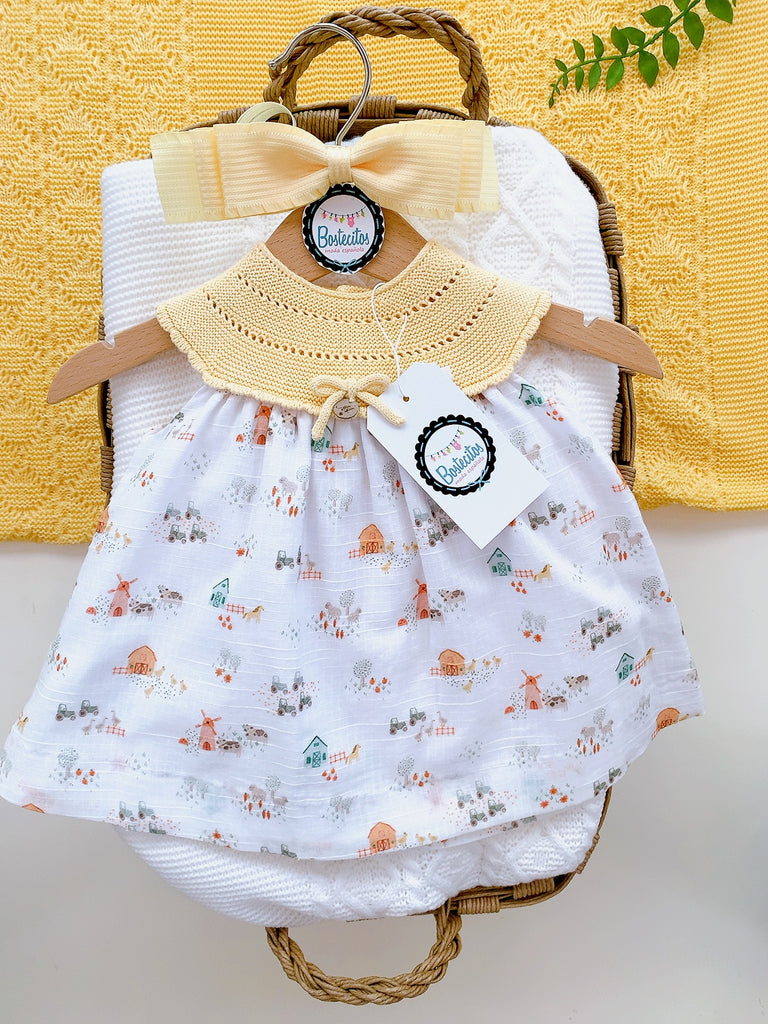 Vestido español cuello bordado amarillo con estampado granja
