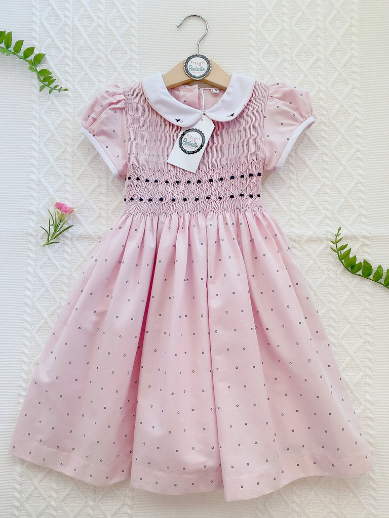 Vestido rosa bordado a mano bolitas azul y flor en el cuello