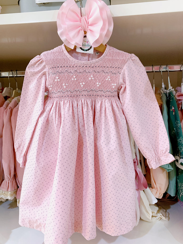 Vestido rosa bebé bordado a mano color gris manga larga