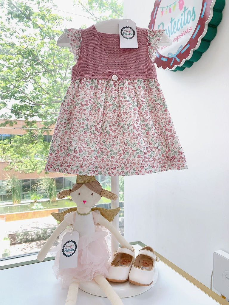 Vestido rosa viejo tejido y estampado flores