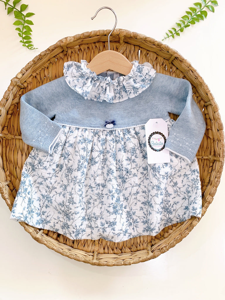 Vestido azul tejido con flores azules (36 meses)