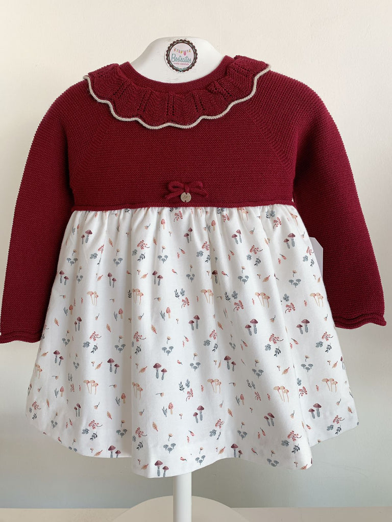 Vestido tejido tinto con estampado honguitos