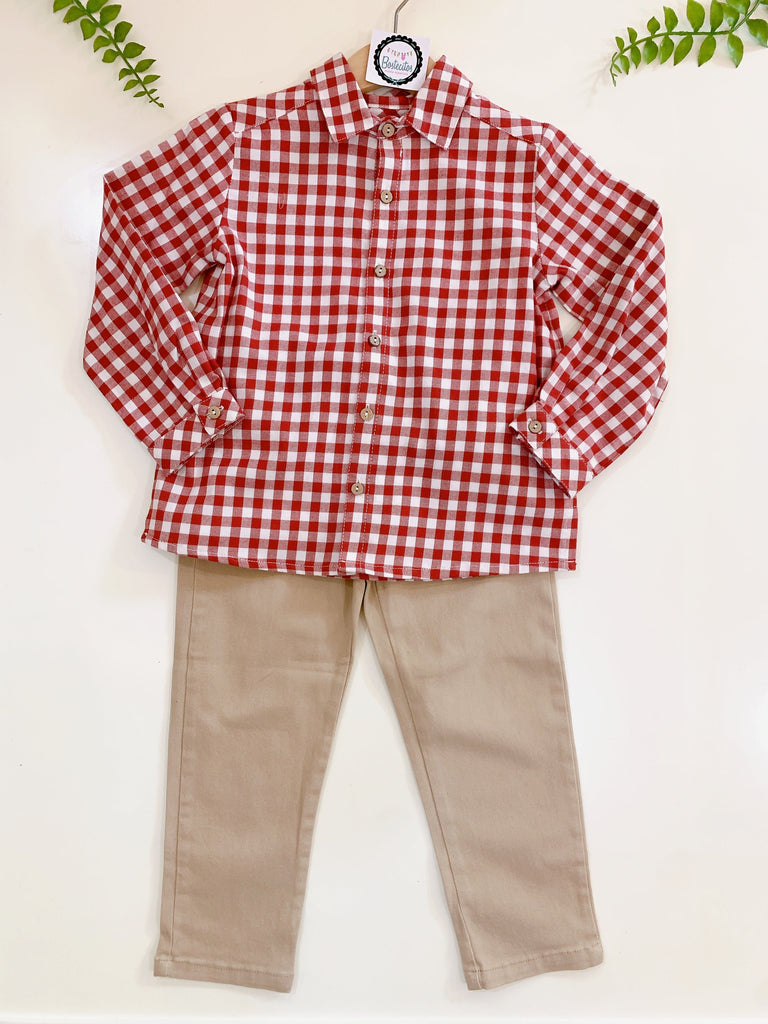 Conjunto camisa cuadros rojo con blanco con pantalón color caqui