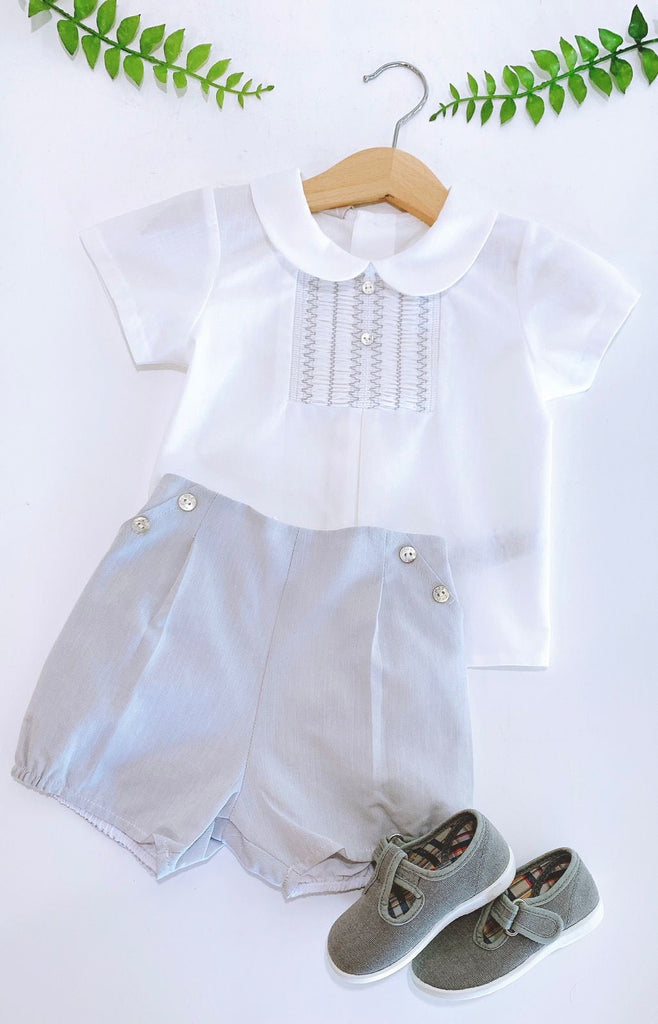 CONJUNTO CAMISA BLANCA CON SHORT GRIS