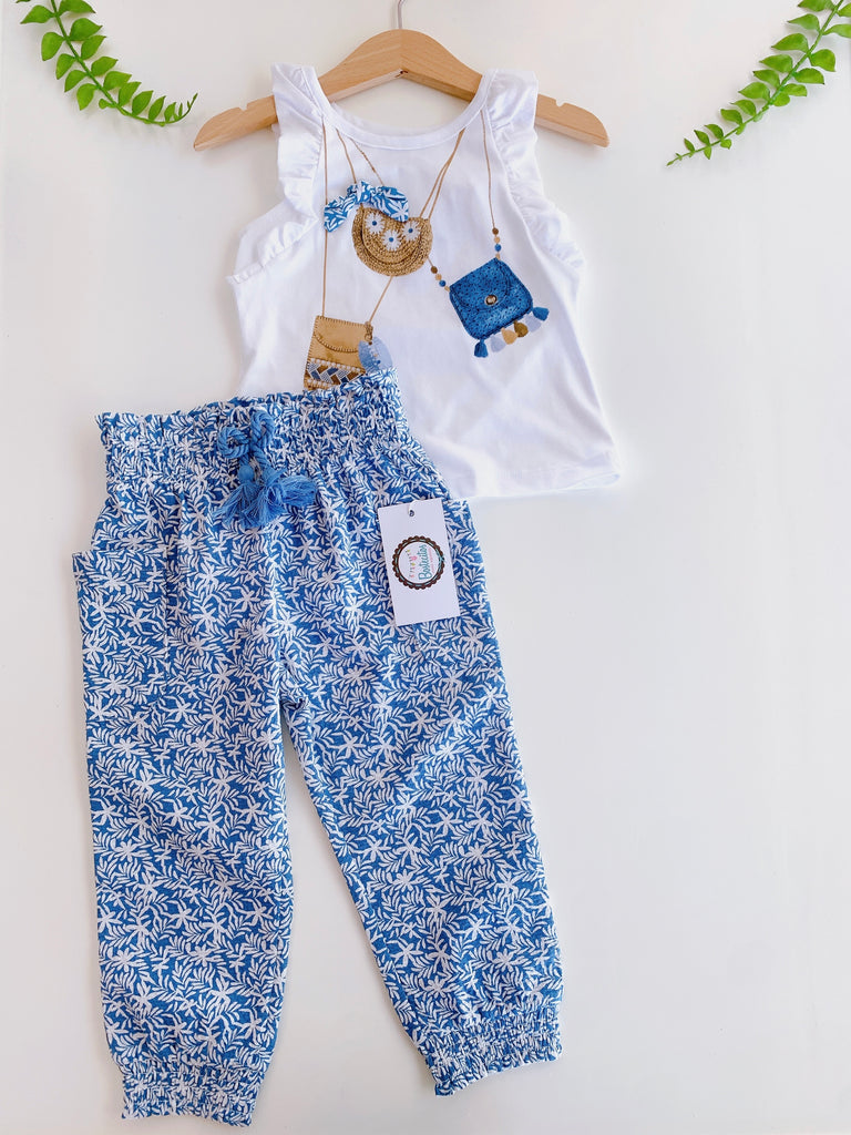 Conjunto pantalón azul con playera blanca bolsas azules (2 años)