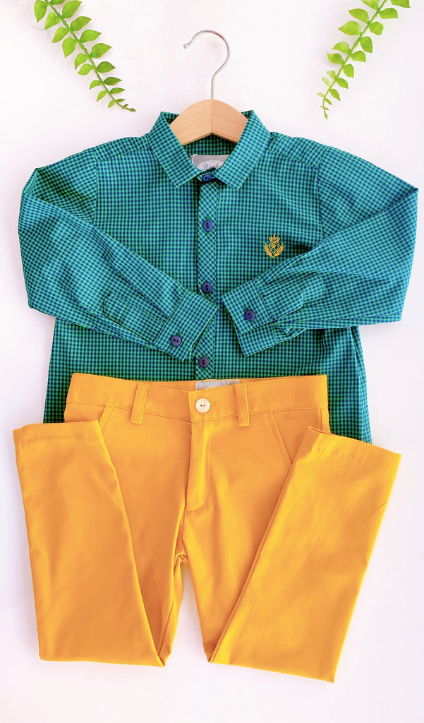 Conjunto 2 pz camisa verde con azul y pantalón mostaza (8 Años)