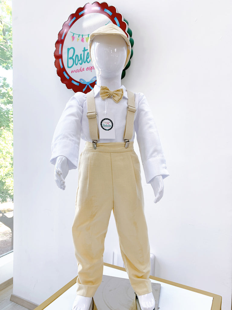 Conjunto pantalón con camisa blanca, tirantes y moño