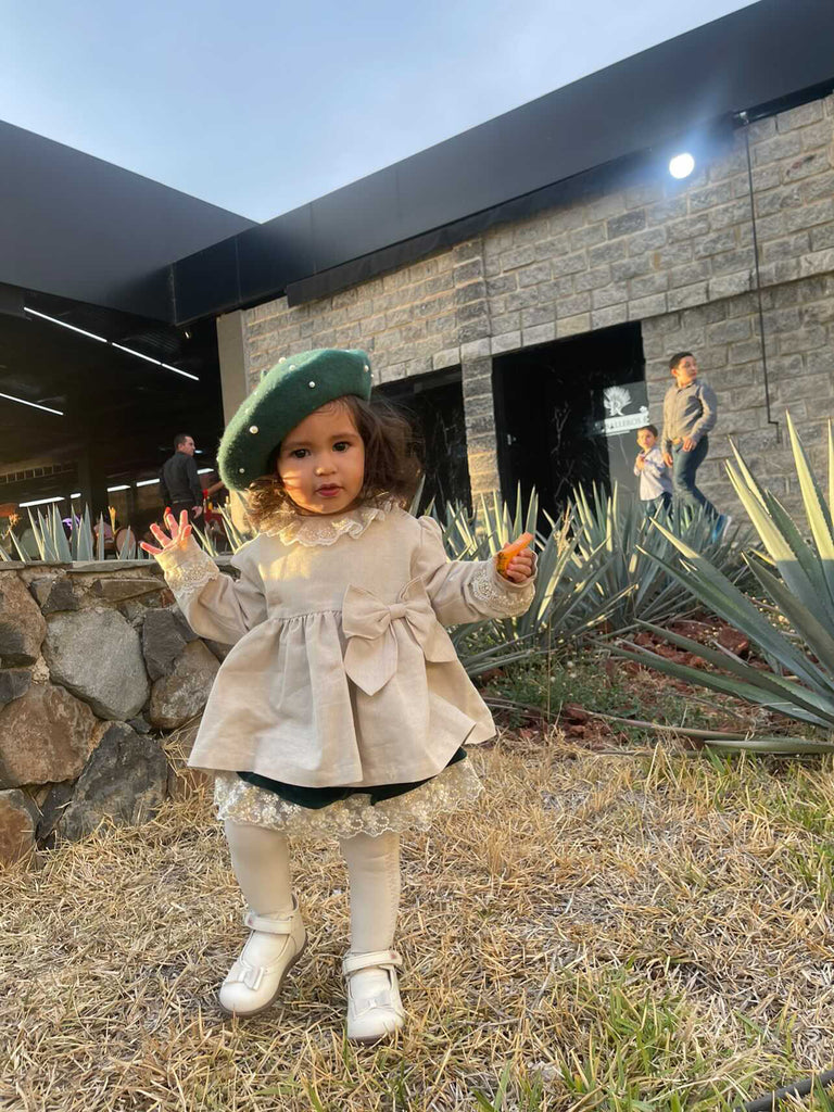 Conjunto falda terciopelo verde botella y blusa dorada (8 años)